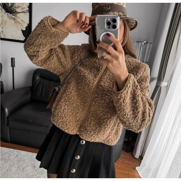 ZARA BLOGGER FAVORITE SHORT FAUX SHEARLING JACKET - Picture 1 of 12